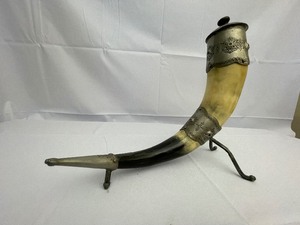 lot 3 image: Viking Drinking Horn. 18 Inches. Estimated Value $150-375