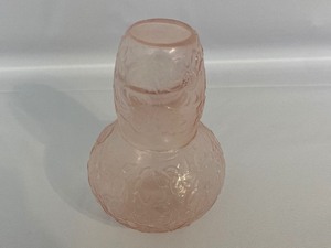 lot 121 image: Gorgeous Vintage Cottagecore Depression Pink Glass Bedside Carafe and Cup Measuring 8 Inches Tall.