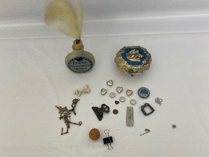 lot 128 image: Trinket Box and Decorative Flask with Feather.
