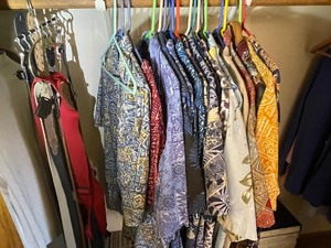 lot 143 image: Large Lot of Short Sleeve HawaiianIsland Shirts of All Brands. Size Large.