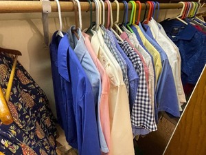 lot 144 image: Large Lot of Mens Long and Short Sleeved Dress Shirts. Size Large, 3435 Neck 16 to 16.5 Inches.
