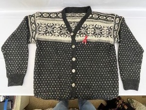 lot 165 image: Wool Sweater. Size Large.