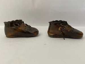 lot 190 image: Decorative Baby Shoes.