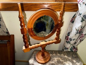 lot 428 image: Vanity Mirror.