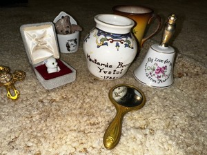lot 442 image: Variety of Vintage Knick-Knacks.