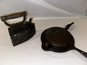 lot 508 image: Antique Iron and Stovetop KrumkakePizzelle Iron