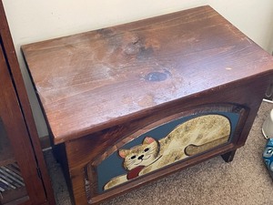 lot 290 image: Wood Trunk with Cat Painting.
