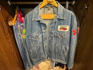 lot 454 image: Levis Denim Jean Jacket, Size Large, with Lake Region Pioneer Threshermen Association Patch and Norway Patch.