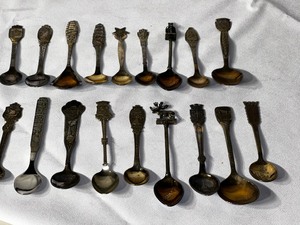 lot 559 image: 18 Antique and Vintage Scandinavian Themed Silver Plated Souvenir Spoons