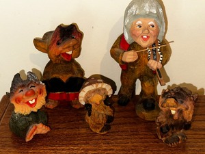 lot 368 image: Vintage Hand carved Henning Trolls made in Norway