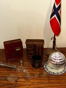 lot 371 image: Variety of knickknacks and antique glasses as seen in photo