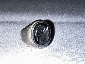 lot 359 image: Signet ring