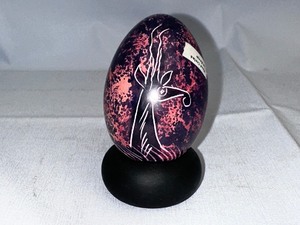 lot 103 image: Vintage Hand Carved Soapstone Decorative Egg with Stand - Handcrafted in Kenya.