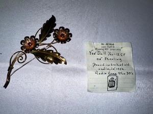 lot 235 image: Vintage Decorative Flower Pin.