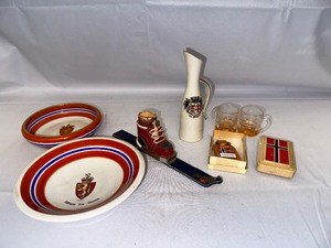 lot 206 image: Bag of Norwegian Decorations.