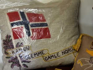 lot 423 image: Decorative Norwegian Throw Pillow.