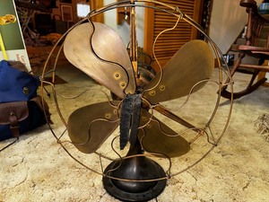 lot 424 image: Century Electric Antique Fan with Brass Blades and Cage in excellent and Working Condition, All Original Parts,  Estimated Value $300-500
