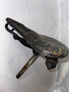 lot 538 image: Vintage Bike Seat.