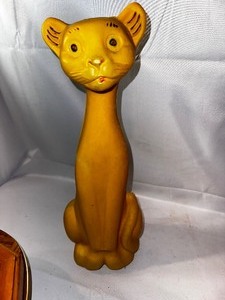 lot 544 image: Vintage Rare 1960s Yellow Cat Toilet Bowl Brush Holder