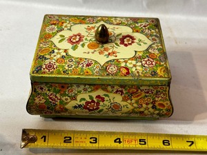 lot 542 image: Vintage Tin Decorative Trinket Box