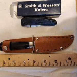 lot 323 image: Mora Made in Sweden Fixed Blade Knife in Leather Sheath and Smith & Wesson Switchblade Knife
