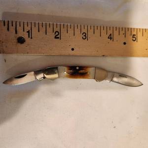 lot 332 image: Vintage Two Blade Canoe Shaped Folding Pocket Knife Made in Pakistan