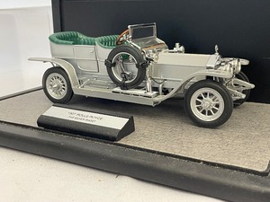 lot 47 image: Franklin Mint Precision Model Car 1907 Rolls-Royce The Silver Ghost in Personal Display Case. Paperwork Included. Estimated Value $185-300
