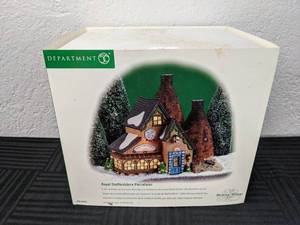 lot 116 image: Dept. 56 Dickens Village Royal Saffordshire Porcelains