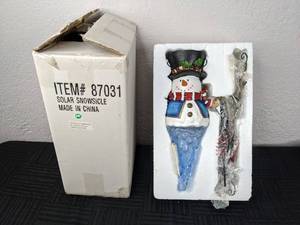 lot 125 image: Snowman Solar Snowsicle