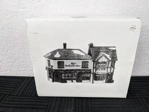 lot 112 image: Dept 56 Heritage Series Dickens The Old Curiosity Shop
