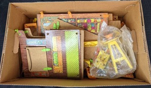 lot 80 image: Vintage Mattel Sunshine Family Craft Store Play Set