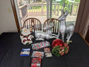 lot 149 image: An Assortment of Christmas Decor and Baking