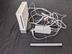 lot 25 image: White Wii Console