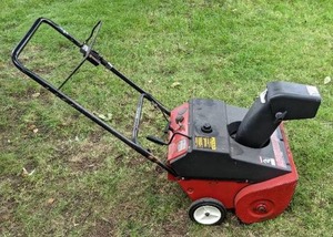 lot 42 image: MTD Yard Machines 321 2-Cycle Snowblower