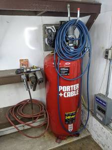 lot 3 image: Porter & Campbell Single Stage Oillube Air Compressor plus Accessories