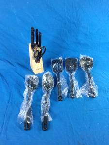 lot 220 image: Gibson Moda Fina Chefs Du Jour 5-Piece Kitchen Tool Set and 6-Piece Knife Set with Block