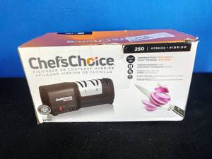 lot 241 image: Chefs Choice 250 Hybrid 3-Stage Knife Sharpener