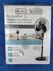 lot 188 image: BLACKDECKER 16 Oscillating Pedestal Fan with Remote - Black