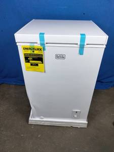 lot 2 image: BLACKDECKER 3.5 Cu. Ft. Chest Freezer