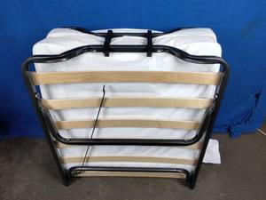 lot 7 image: Luxor Deluxe Memory Foam Folding Rollaway Bed - Needs Repair