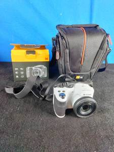 lot 9 image: Kodak PixPro 16.2MP 25x Zoom Digital Compact Camera Kit