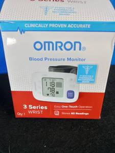 lot 18 image: Omron 3 Series Wrist Blood Pressure Monitor