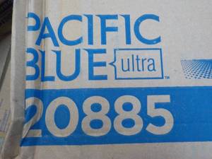 Pacific Blue 2600 ct Big Fold Z Whi...