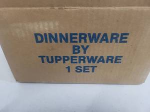Dinnerware by Tupperware Set