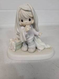 Precious Moments Lot Set