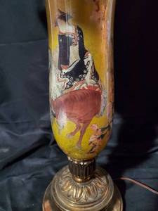 lot 10 image: Vintage Table Lamp with Hand-Painted Asian Motif