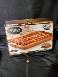 lot 17 image: Gotham Steel Bacon Bonanza Copper Tray