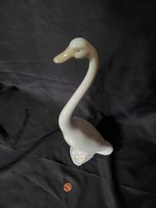 lot 33 image: Nao by Lladro Porcelain Crane Figurine