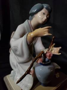 lot 58 image: Lladro Porcelain Figurine - Geisha with Cherry Blossoms