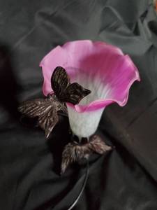lot 63 image: Pink Flower-Shaped Table Lamp with Butterfly Accent